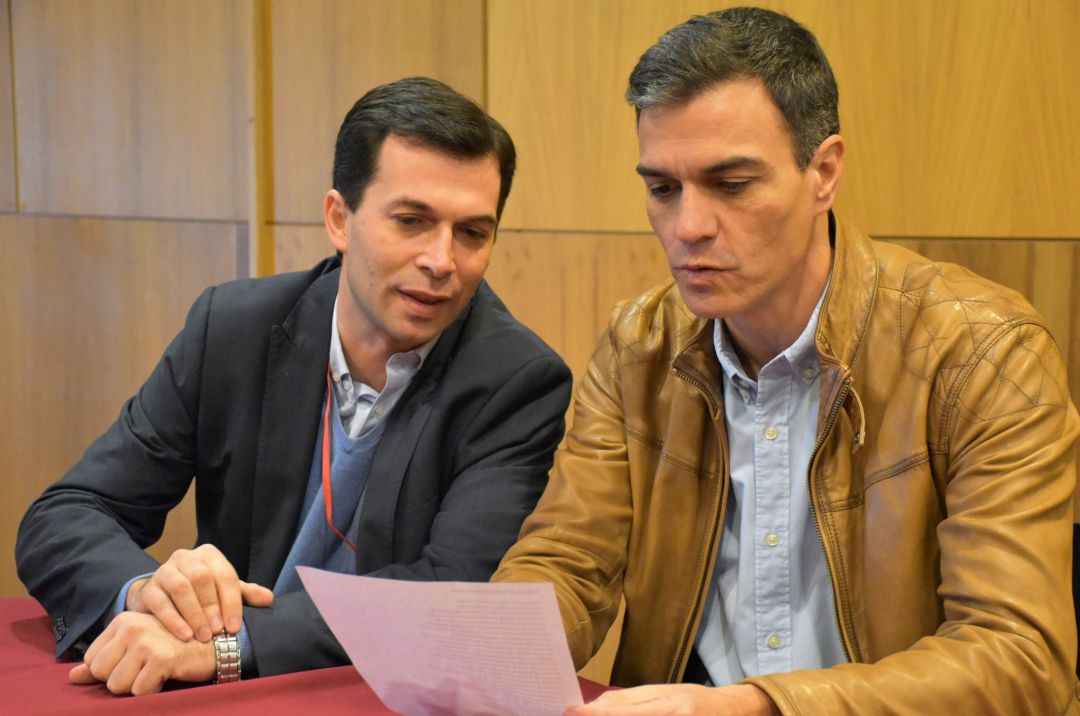 Gonzalo Caballero conversa con Pedro Sánchez Gonzalo Caballero conversa con Pedro Sánchez