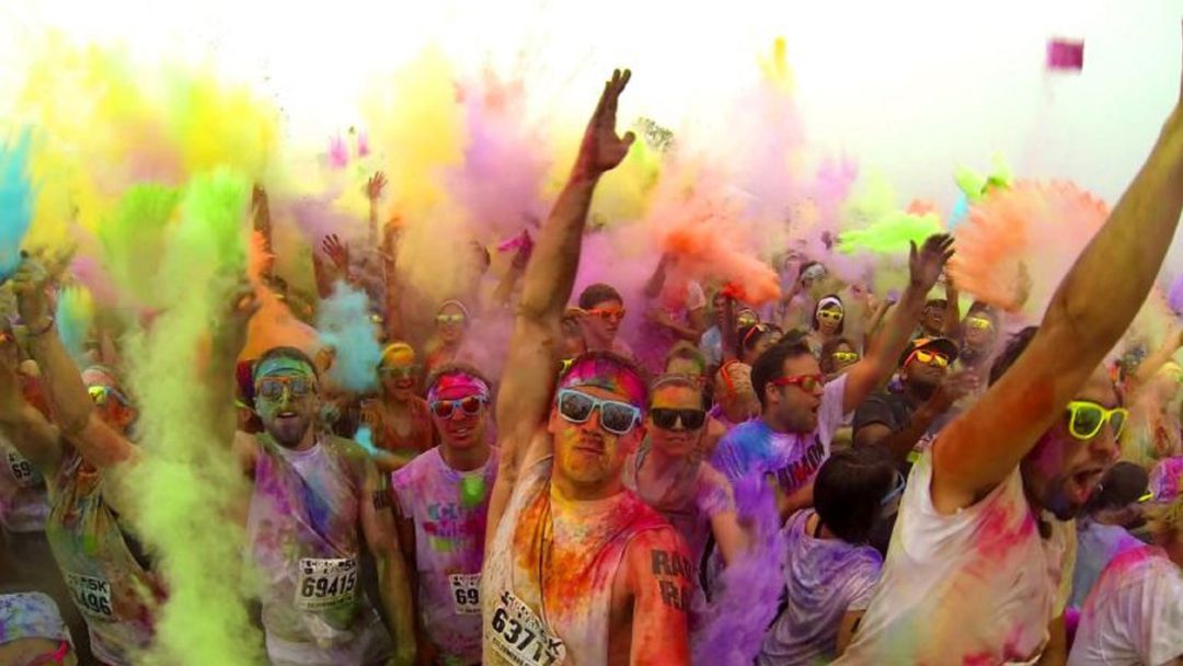 Participantes de la colour run Participantes de la colour run