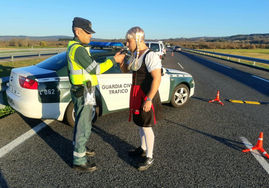 La Guardia Civil incrementa los controles de alcohol y drogas