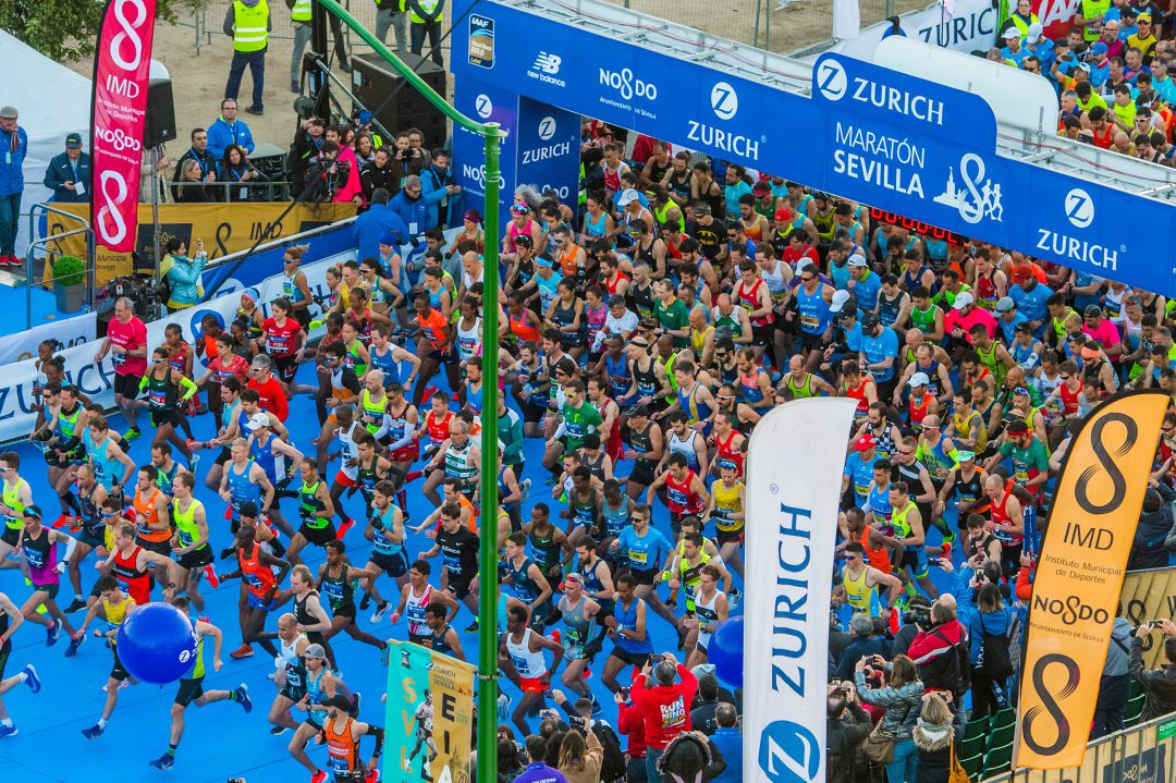 Salida de los corredores del Maratón de Sevilla Salida de los corredores del Maratón de Sevilla