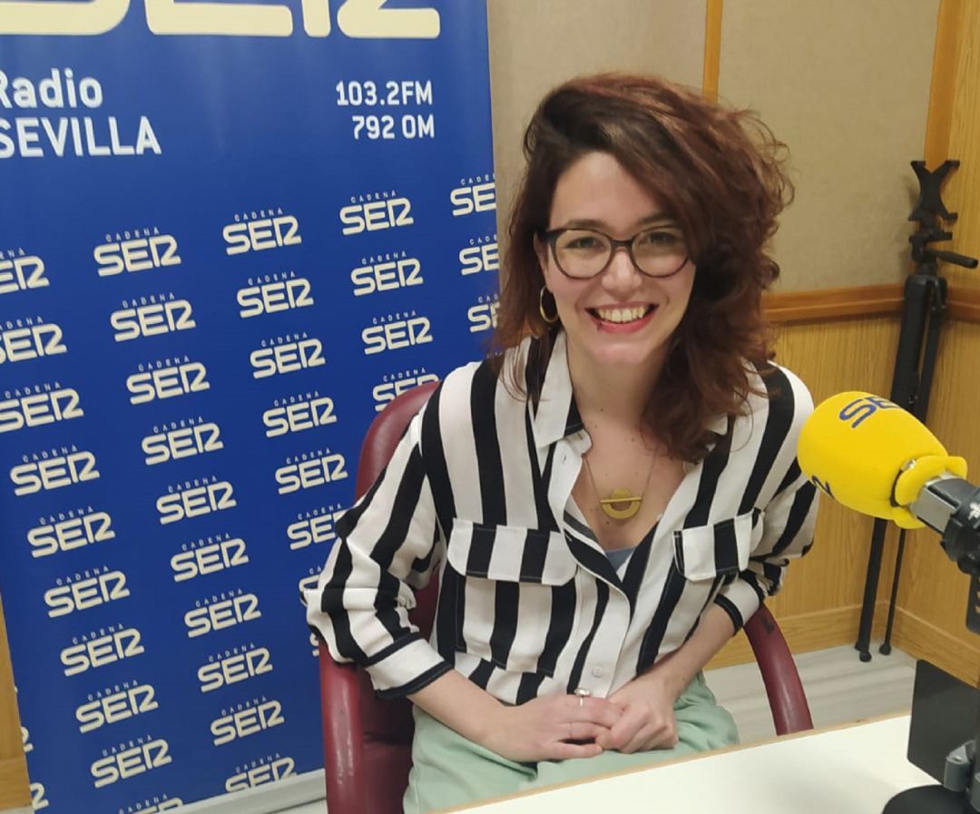 Ilu Ros en los estudios de Radio Sevilla Ilu Ros en los estudios de Radio Sevilla