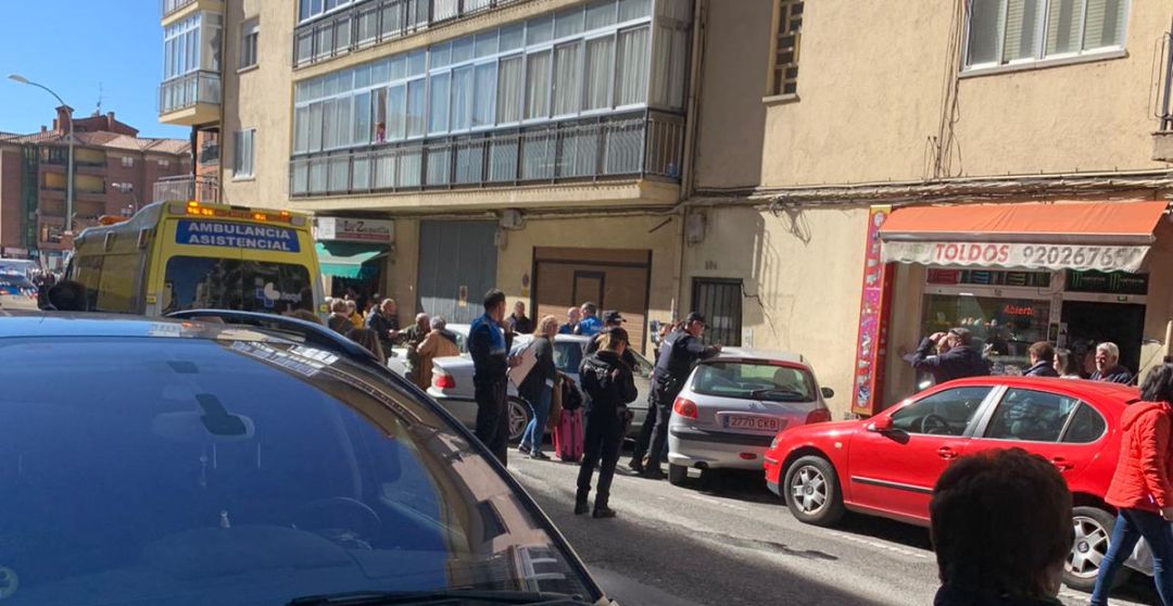 Los servicios de emergencias y Policía Local han atendido a las personas que se han visto involucradas en el accidente Los servicios de emergencias y Policía Local han atendido a las personas que se han visto involucradas en el accidente