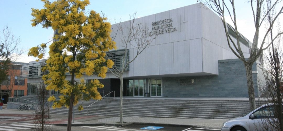Exteriores de la Biblioteca Lope de Vega Exteriores de la Biblioteca Lope de Vega