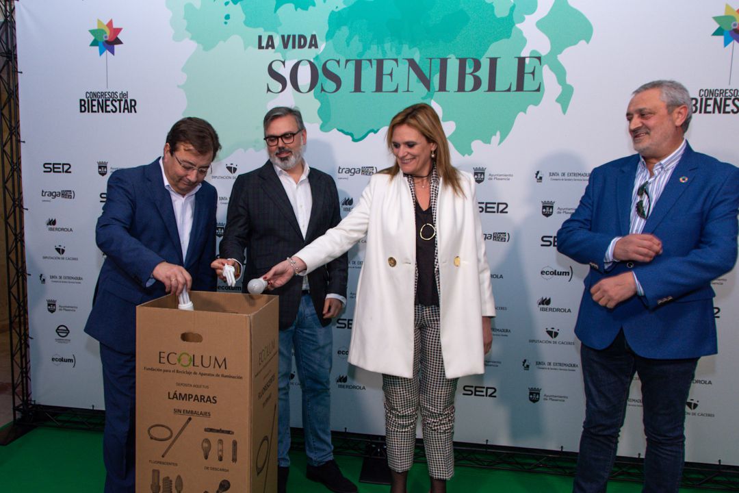 Un momento de concienciación con el reciclaje en el inicio del II Congreso del Bienetsar y la Vida Sostenible Un momento de concienciación con el reciclaje en el inicio del II Congreso del Bienetsar y la Vida Sostenible