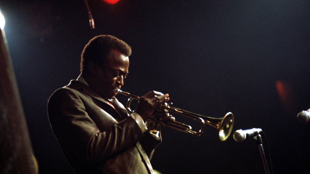 Miles Davis y la improvisación que cambió el rumbo del jazz