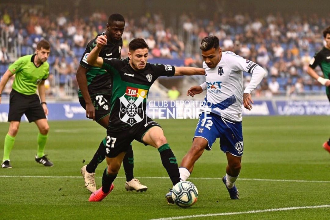 Un momento del Tenerife-Elche en el Heliodoro Un momento del Tenerife-Elche en el Heliodoro