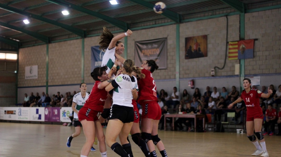 El Club Balonmano Elche ya es 2º en la Liga tras vencer 17-26 en Alcobendas