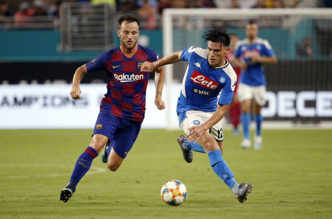Rakitic frente al Nápoles Rakitic frente al Nápoles