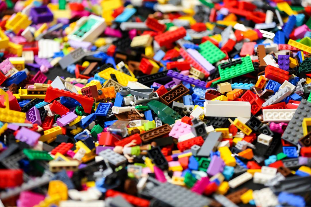 Piezas de Lego amontonadas Piezas de Lego amontonadas