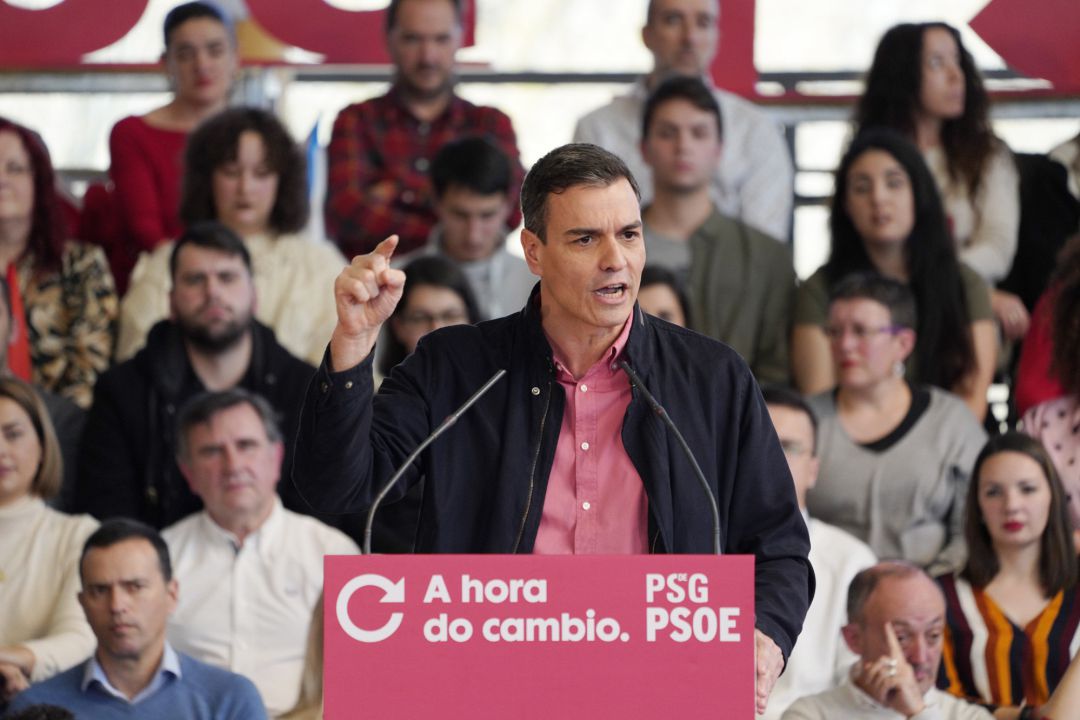 El presidente del Gobierno, Pedro Sánchez, durante el acto de presentación de la candidatura de Gonzalo Caballero a la Xunta de Galicia, en Santiago de Compostela a 23 de febrero de 2020. El presidente del Gobierno, Pedro Sánchez, durante el acto de presentación de la candidatura de Gonzalo Caballero a la Xunta de Galicia, en Santiago de Compostela a 23 de febrero de 2020.