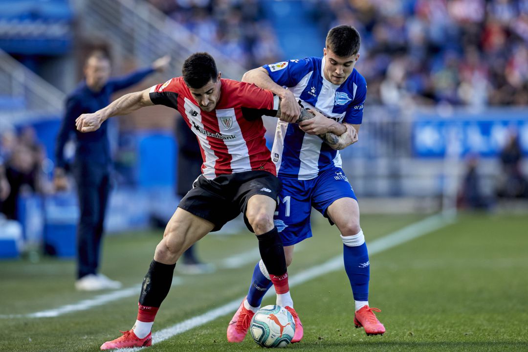 Yuri pelea por un balón durante el encuentro disputado ante el Deportivo Alavés Yuri pelea por un balón durante el encuentro disputado ante el Deportivo Alavés