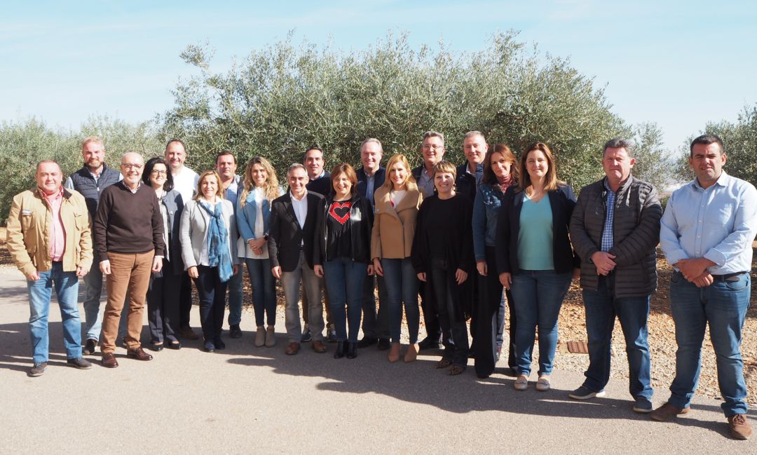 La presidenta del PP en la Comunitat Valenciana, Isabel Bonig; el presidente del PP en Castellón, Miguel Barrachina en Vall d'Alba. La presidenta del PP en la Comunitat Valenciana, Isabel Bonig; el presidente del PP en Castellón, Miguel Barrachina en Vall d'Alba.