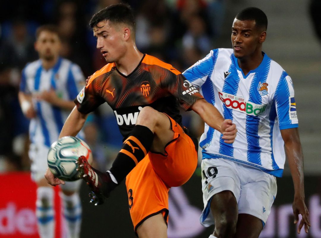 Isak pelea con Ferran por un balón en Anoeta Isak pelea con Ferran por un balón en Anoeta