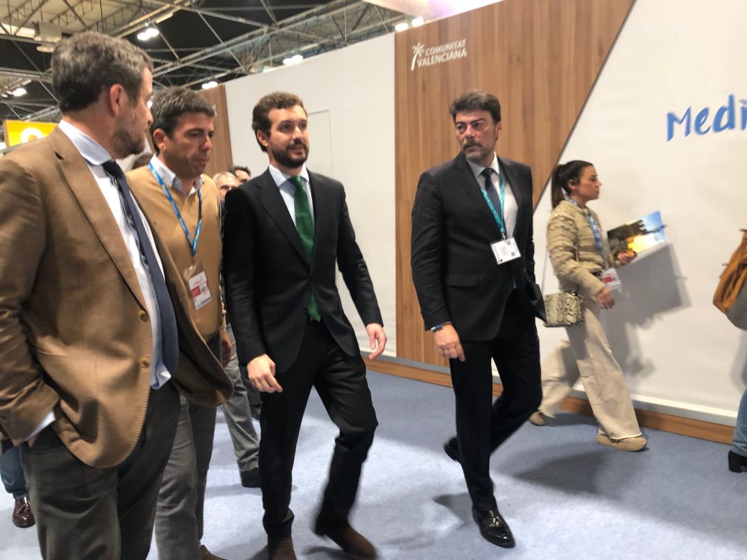 Carlos Mazón y Luis Barcala, junto al presidente del PP, Pablo Casado, durante la Feria Internacional de Turismo (FITUR) en enero de 2020 Carlos Mazón y Luis Barcala, junto al presidente del PP, Pablo Casado, durante la Feria Internacional de Turismo (FITUR) en enero de 2020