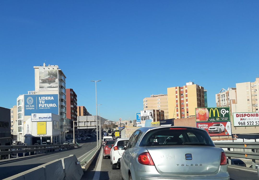 El accidente ha provocado retenciones a la entrada a Cartagena El accidente ha provocado retenciones a la entrada a Cartagena