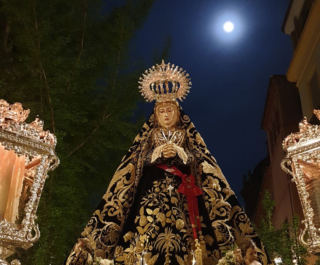 La Virgen de la Soledad, de la hermandad de San Jerónimo, en el Viernes Santo de 2019 La Virgen de la Soledad, de la hermandad de San Jerónimo, en el Viernes Santo de 2019