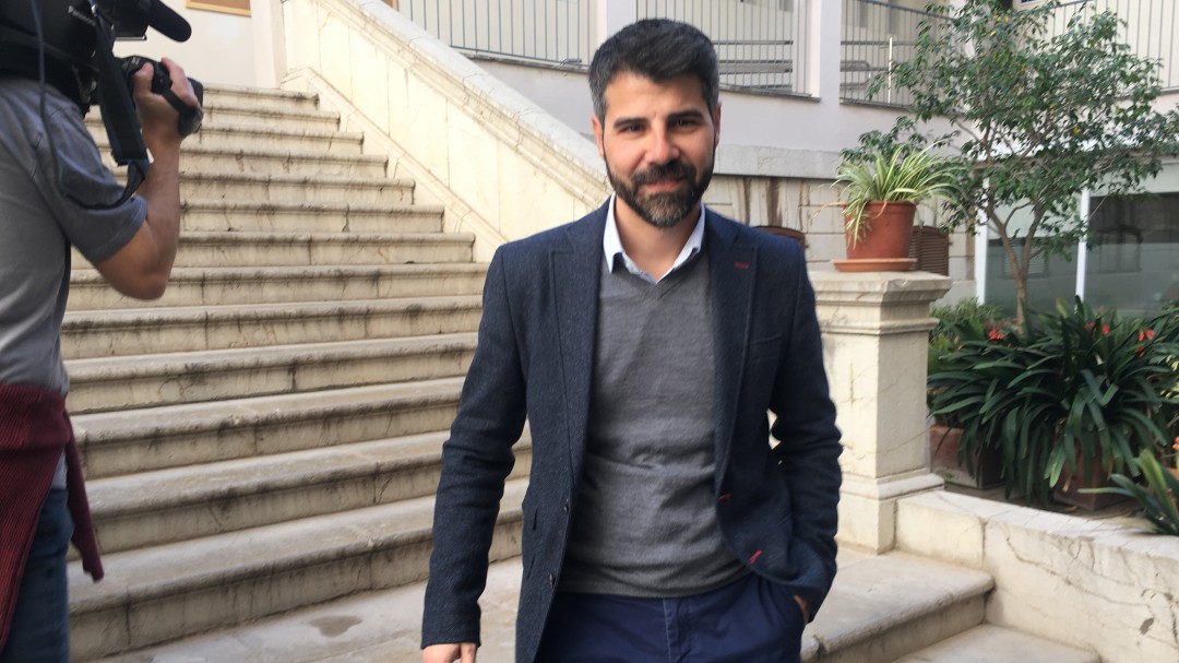 De Juan asegura que Fernández del Valle ha renunciado por la politización de la oposición