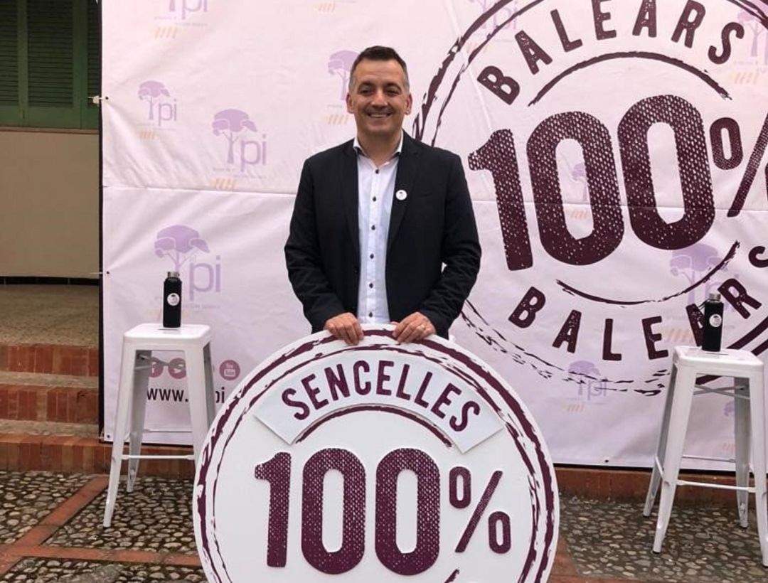 Joan Carles Verd, cuando fue presentado como candidato de El Pi para las últimas elecciones. Joan Carles Verd, cuando fue presentado como candidato de El Pi para las últimas elecciones.