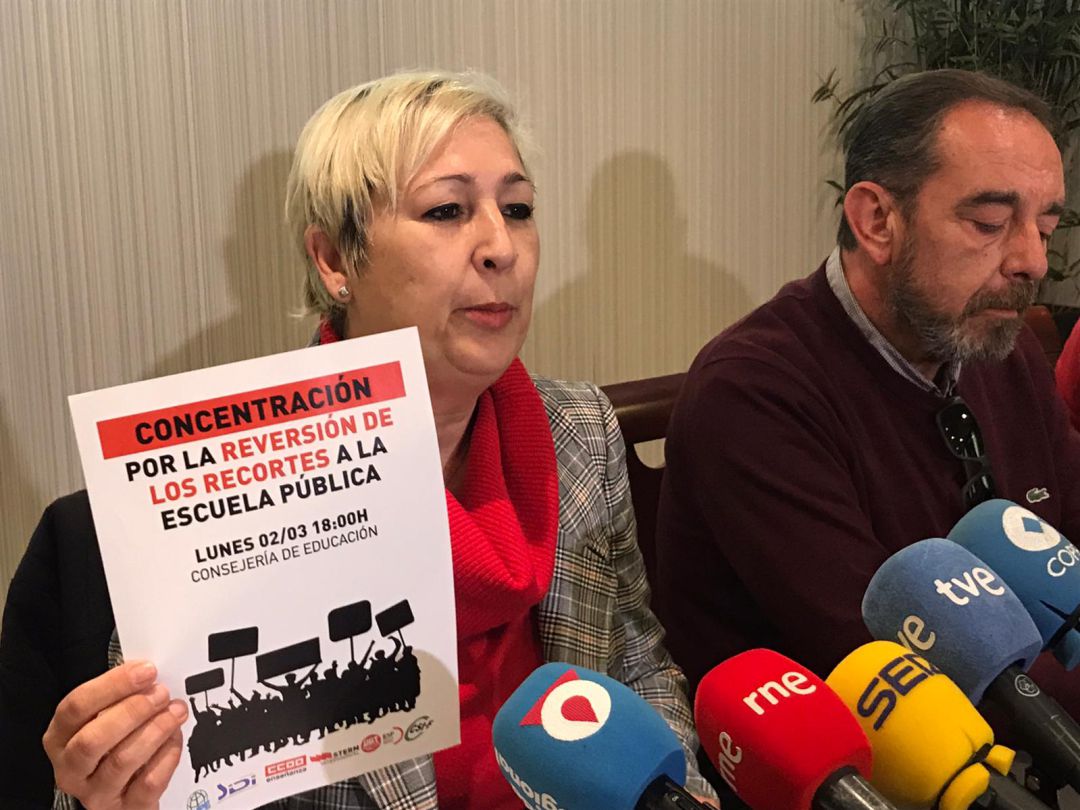 Los sindicatos exigen a Educación un calendario para revertir los recortes y emprenderán movilizaciones en protesta
Los sindicatos exigen a Educación un calendario para revertir los recortes y emprenderán movilizaciones en protesta