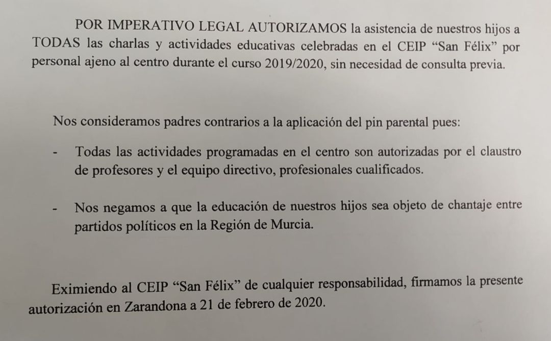 Escrito entregado en el colegio por unos padres contrarios al veto parental Escrito entregado en el colegio por unos padres contrarios al veto parental