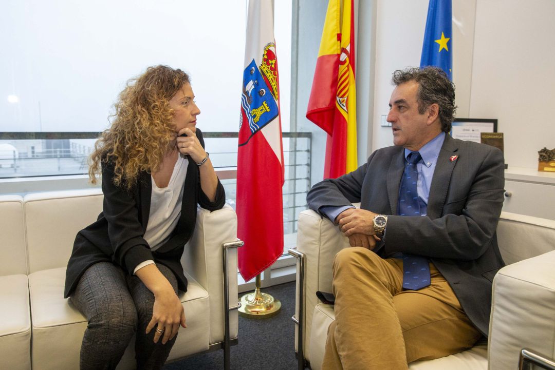 El consejero de Industria, Francisco Martín, y la delegada del Gobierno, Ainoa Quiñones El consejero de Industria, Francisco Martín, y la delegada del Gobierno, Ainoa Quiñones