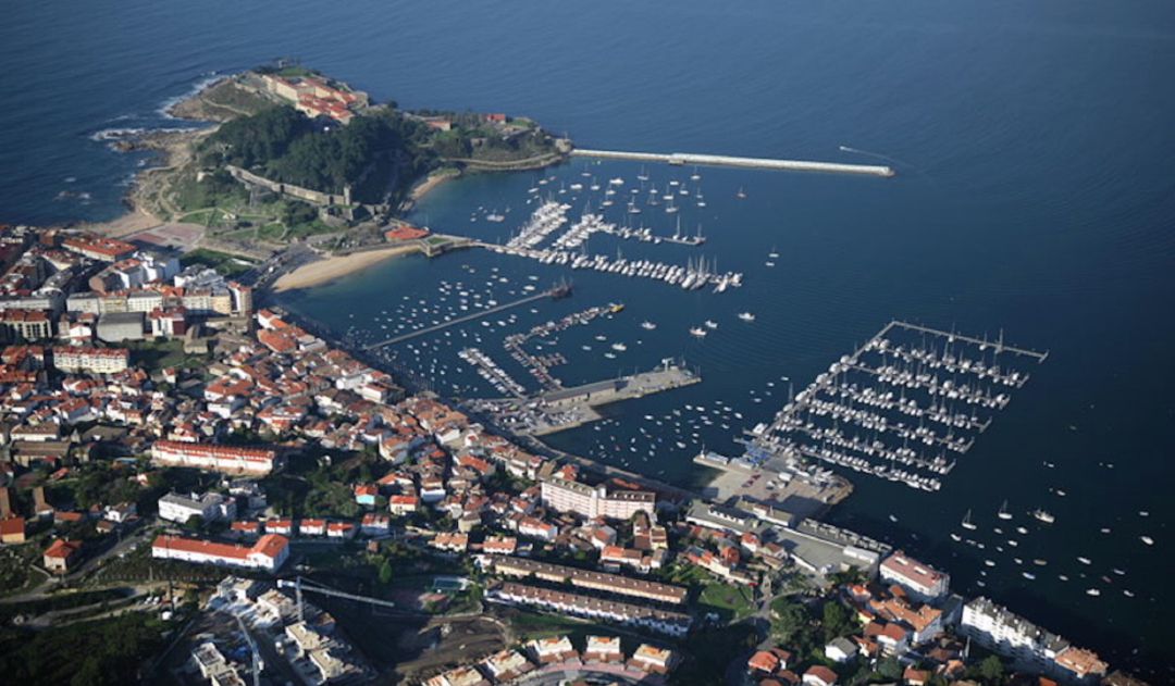 Vista aérea del puerto de Baiona. Vista aérea del puerto de Baiona.