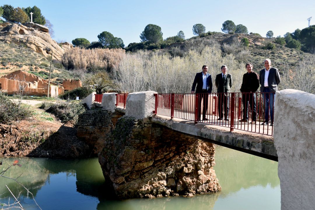 Visita de autoridades al Puente San Benito en El Picazo Visita de autoridades al Puente San Benito en El Picazo