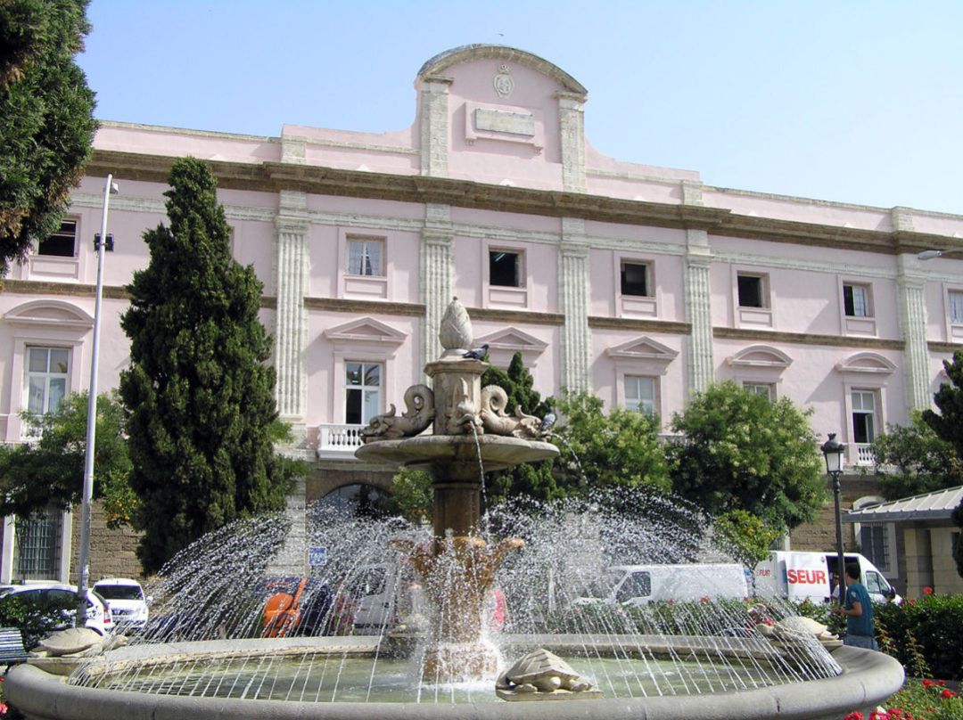 Fachada de la Diputación desde la plaza de las Tortugas Fachada de la Diputación desde la plaza de las Tortugas