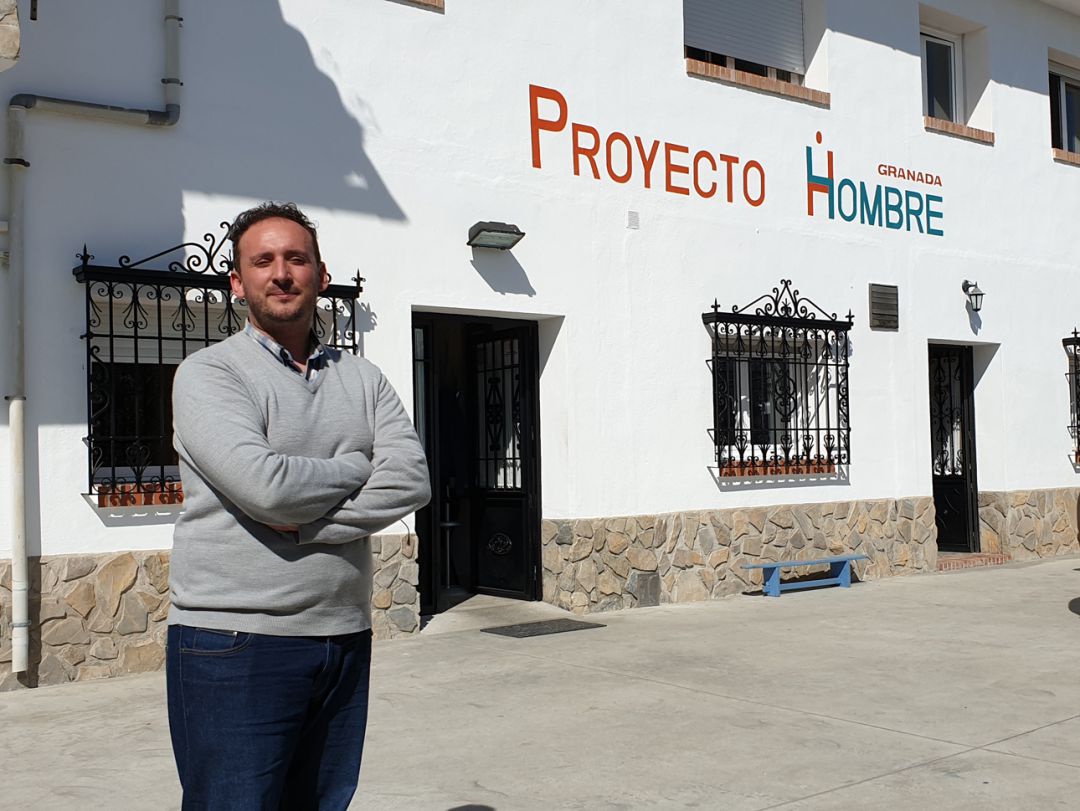 Álvaro, el día de su alta terrapéutica en la sede de Proyecto Hombre en Huétor Santillán (Granada) Álvaro, el día de su alta terrapéutica en la sede de Proyecto Hombre en Huétor Santillán (Granada)
