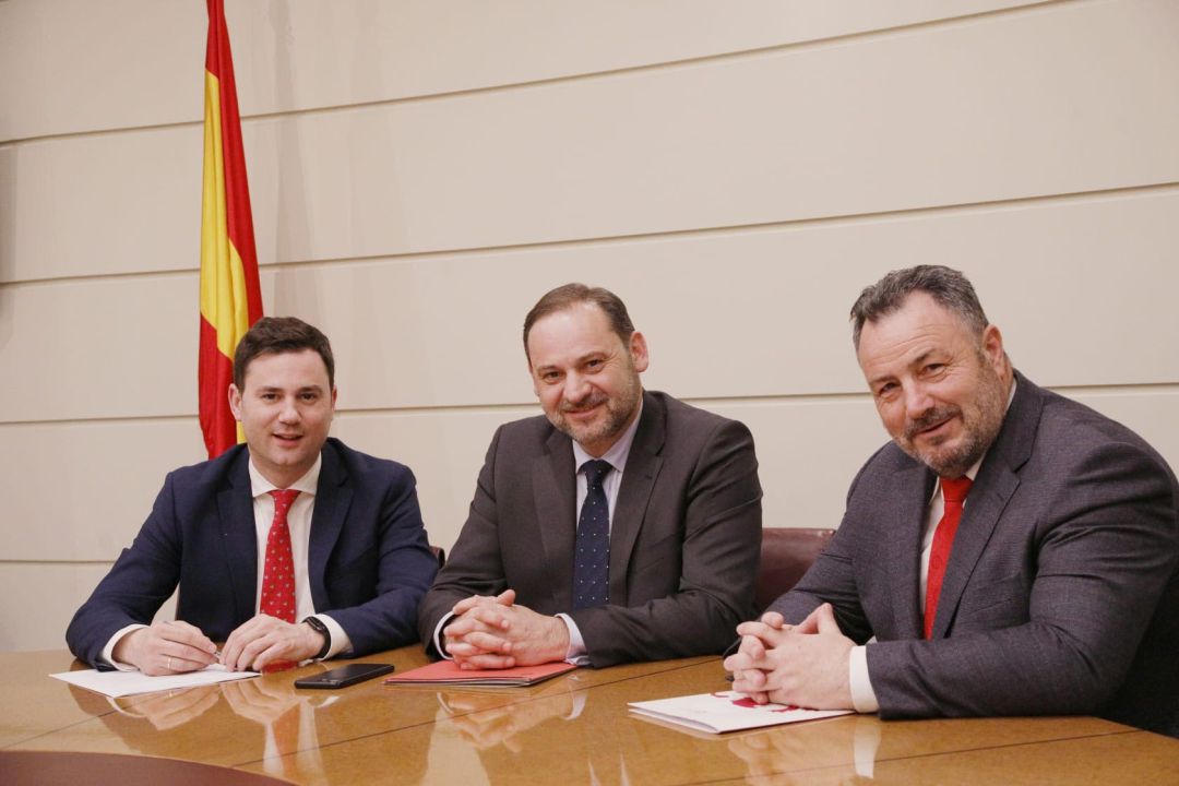 El ministro Ábalos se ha reunido esta tarde con Javier Cendón y Eduardo Morán El ministro Ábalos se ha reunido esta tarde con Javier Cendón y Eduardo Morán