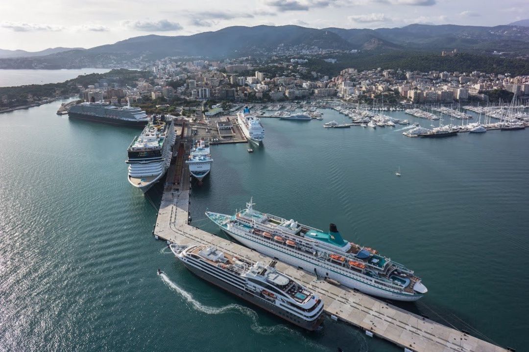 Cruceros en el puerto de Palma Cruceros en el puerto de Palma