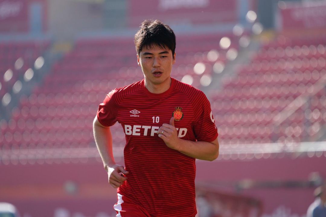 Ki Sung Yueng ya entrena con el Real Mallorca. Ki Sung Yueng ya entrena con el Real Mallorca.