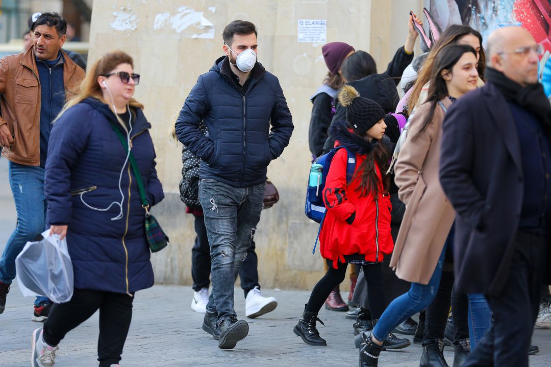 Los ciudadanos usan mascarillas en cientos de ciudades de todo el mundo para evitar los contagios de coronavirus Los ciudadanos usan mascarillas en cientos de ciudades de todo el mundo para evitar los contagios de coronavirus