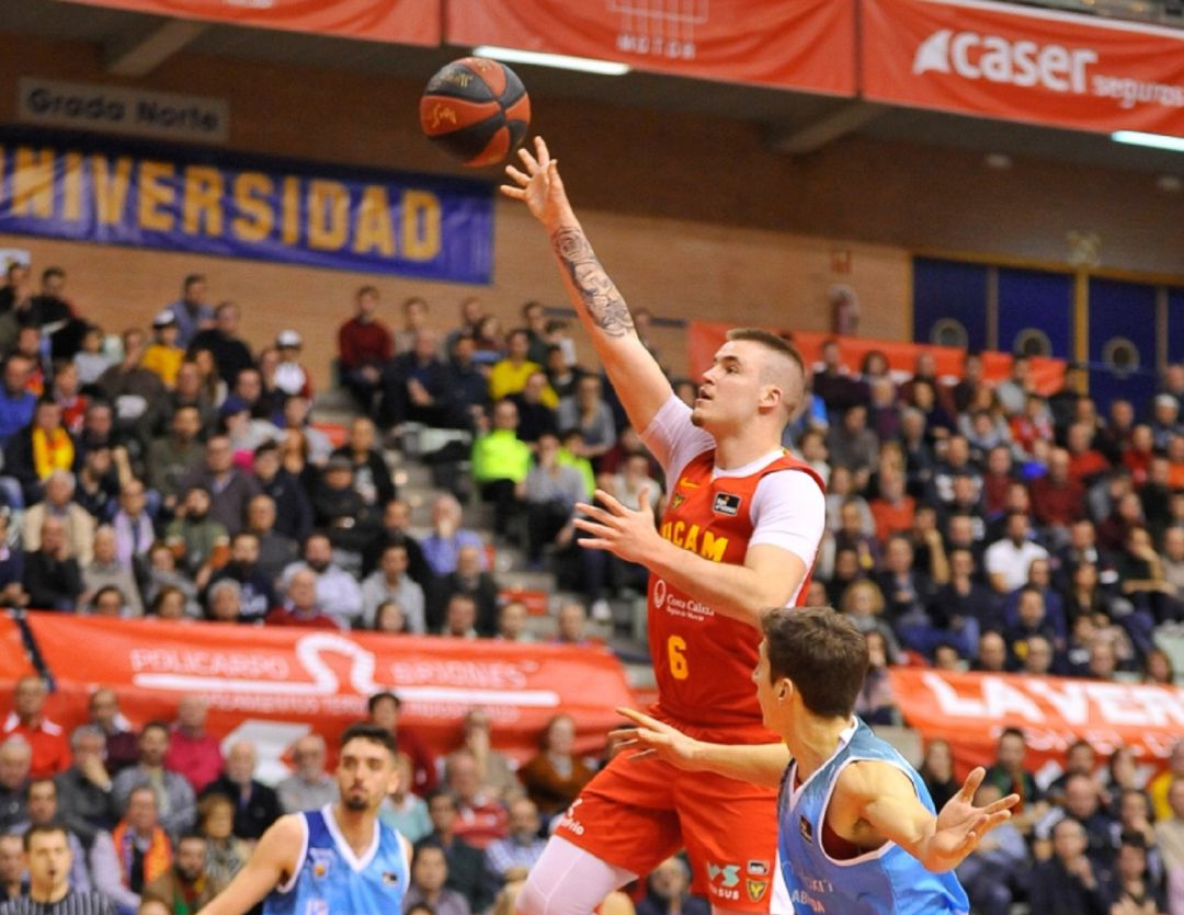 Radoncic entrando a canasta Radoncic entrando a canasta
