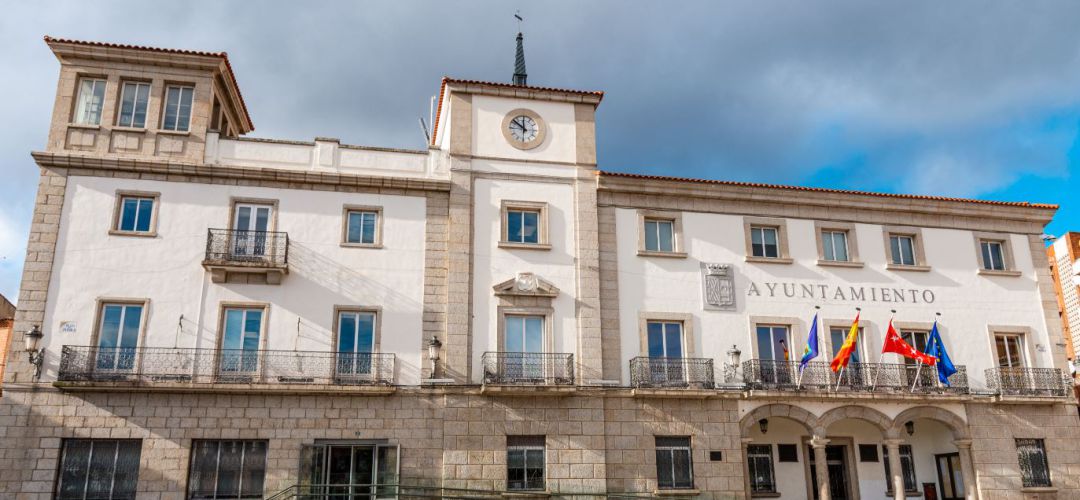 Fachada del edificio consistorial de Colmenar Viejo Fachada del edificio consistorial de Colmenar Viejo