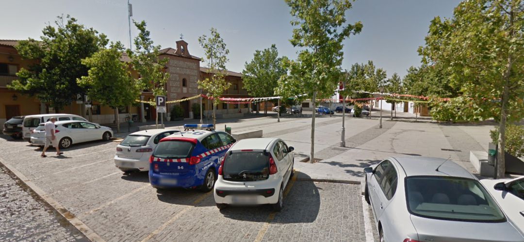 Un coche patrulla de la BESCAM en la plaza de la Constitución de San Martín de la Vega Un coche patrulla de la BESCAM en la plaza de la Constitución de San Martín de la Vega