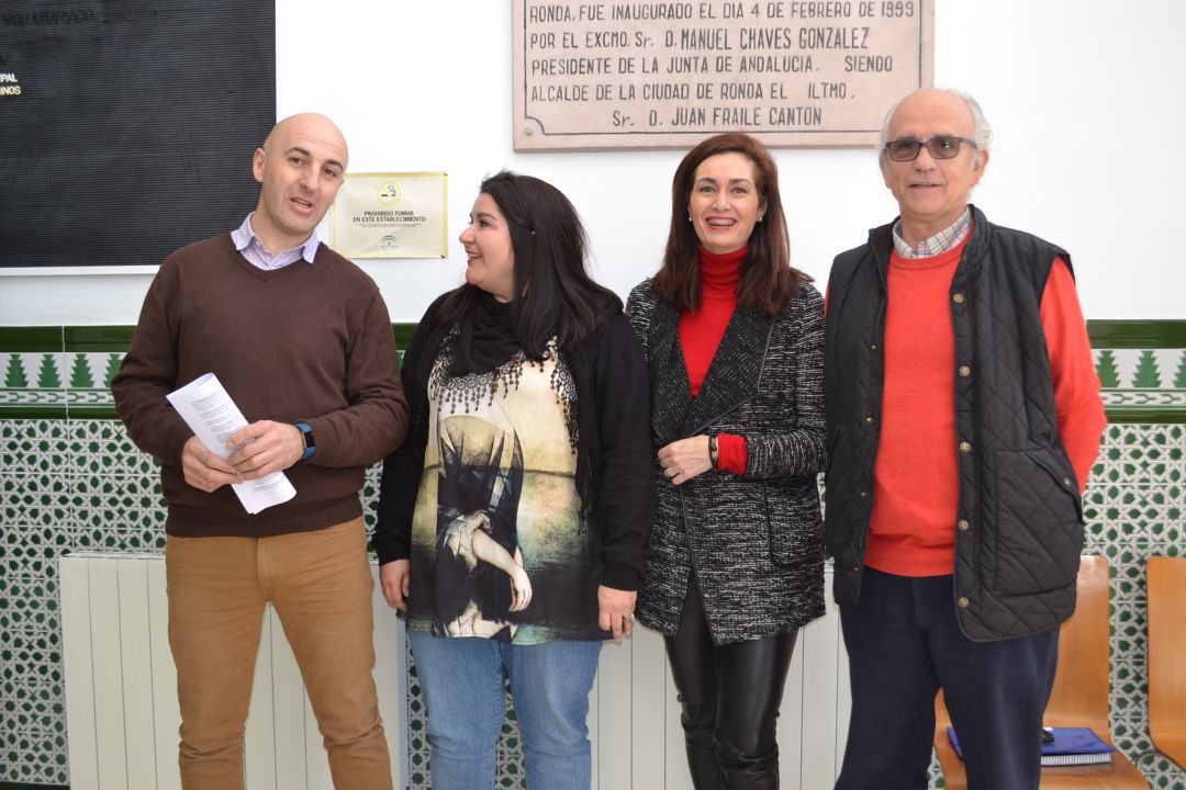 Representantes del programa Eracis y la asociación Montaña y Desarrollo junto a la delegada municipal de Bienestar Social Representantes del programa Eracis y la asociación Montaña y Desarrollo junto a la delegada municipal de Bienestar Social