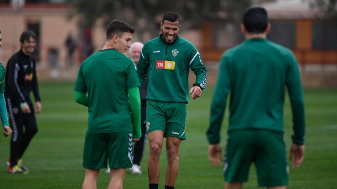 El Elche prepara en el Polideportivo de Altabix el partido ante el Numancia El Elche prepara en el Polideportivo de Altabix el partido ante el Numancia