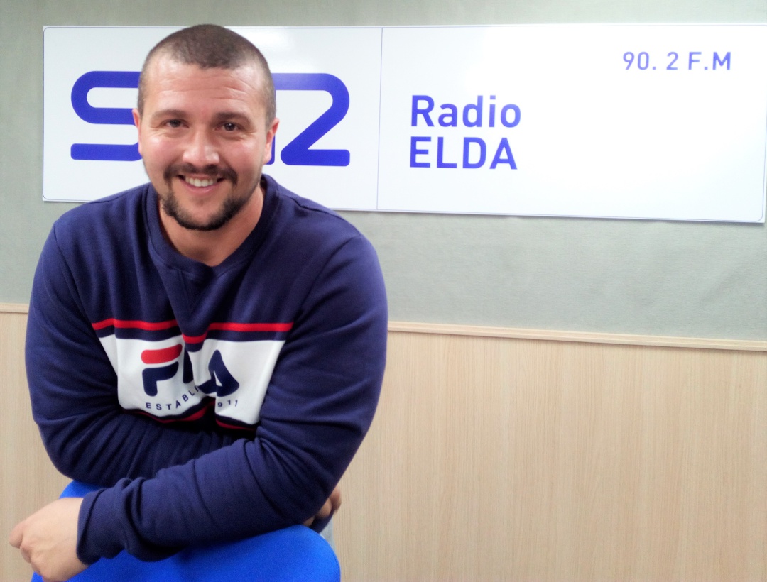 Héctor Botella en el estudio de Radio Elda SER Héctor Botella en el estudio de Radio Elda SER