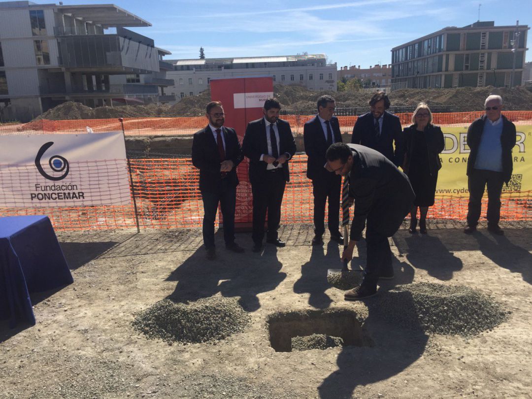 Colocación de la primera piedra del futuro centro de día de la Fundación Poncemar Colocación de la primera piedra del futuro centro de día de la Fundación Poncemar