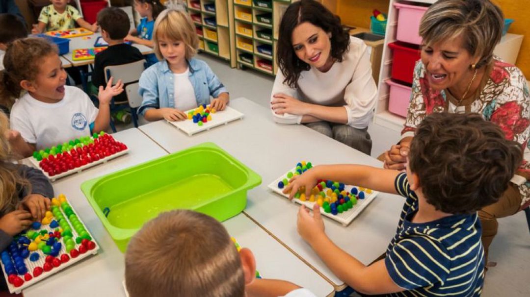 La presidenta Isabel Díaz Ayuso visita un colegio de la región La presidenta Isabel Díaz Ayuso visita un colegio de la región