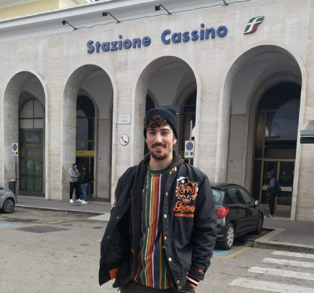 El estudiante salobreñero, Antonio Martín, pasea por la estación de Cassino en Italia El estudiante salobreñero, Antonio Martín, pasea por la estación de Cassino en Italia
