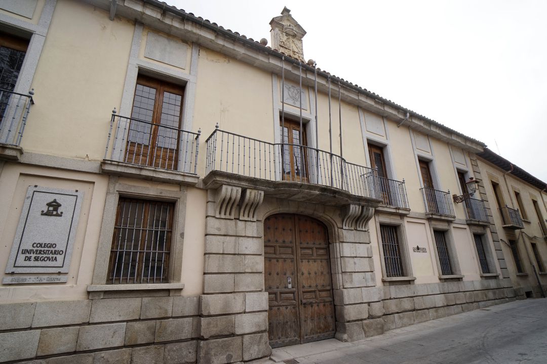Fachada del Palacio de Mansilla Fachada del Palacio de Mansilla