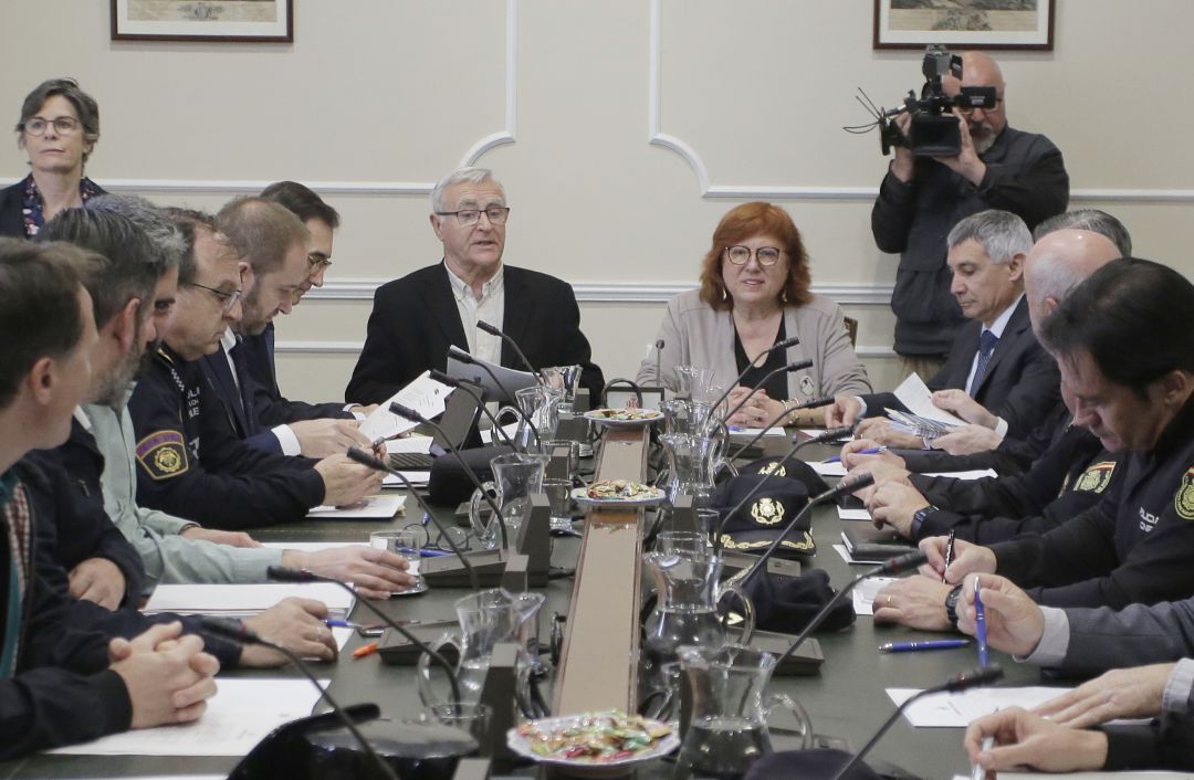 Joan Ribó y Gloria Calero en la junta local de seguridad del pasado 26 de febrero de 2020 y preparatorias de unas fallas que finalmente se suspendieron Joan Ribó y Gloria Calero en la junta local de seguridad del pasado 26 de febrero de 2020 y preparatorias de unas fallas que finalmente se suspendieron