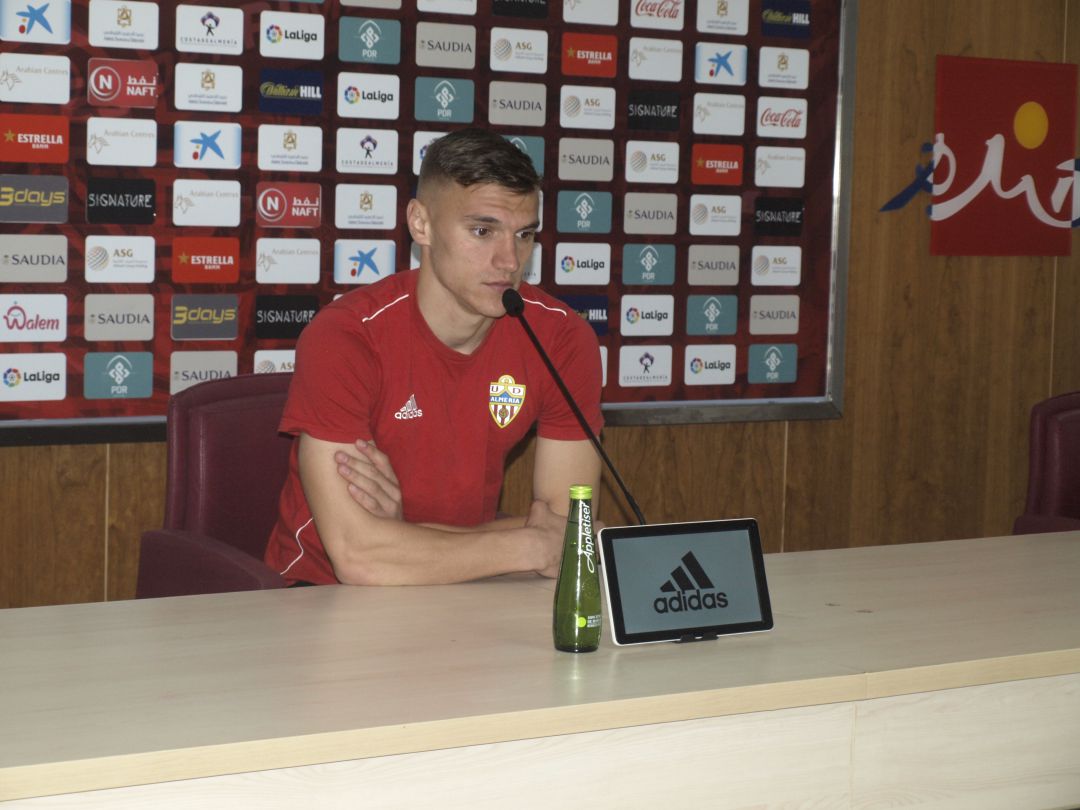 Nikola Maras después del entrenamiento. Nikola Maras después del entrenamiento.