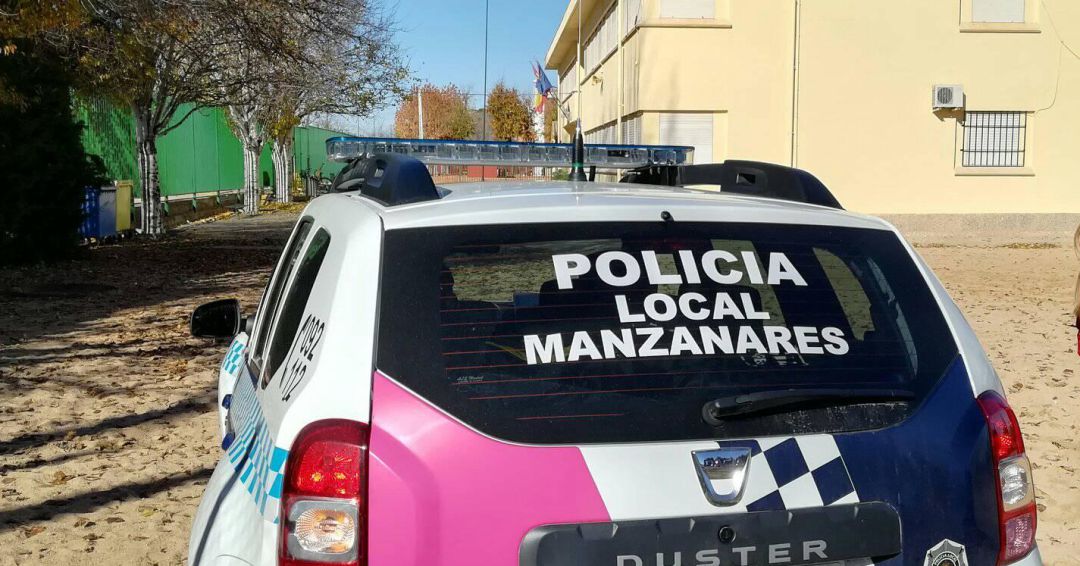 Imagen de archivo de un coche patrulla de la Policía Local de Manzanares (Ciudad Real) Imagen de archivo de un coche patrulla de la Policía Local de Manzanares (Ciudad Real)