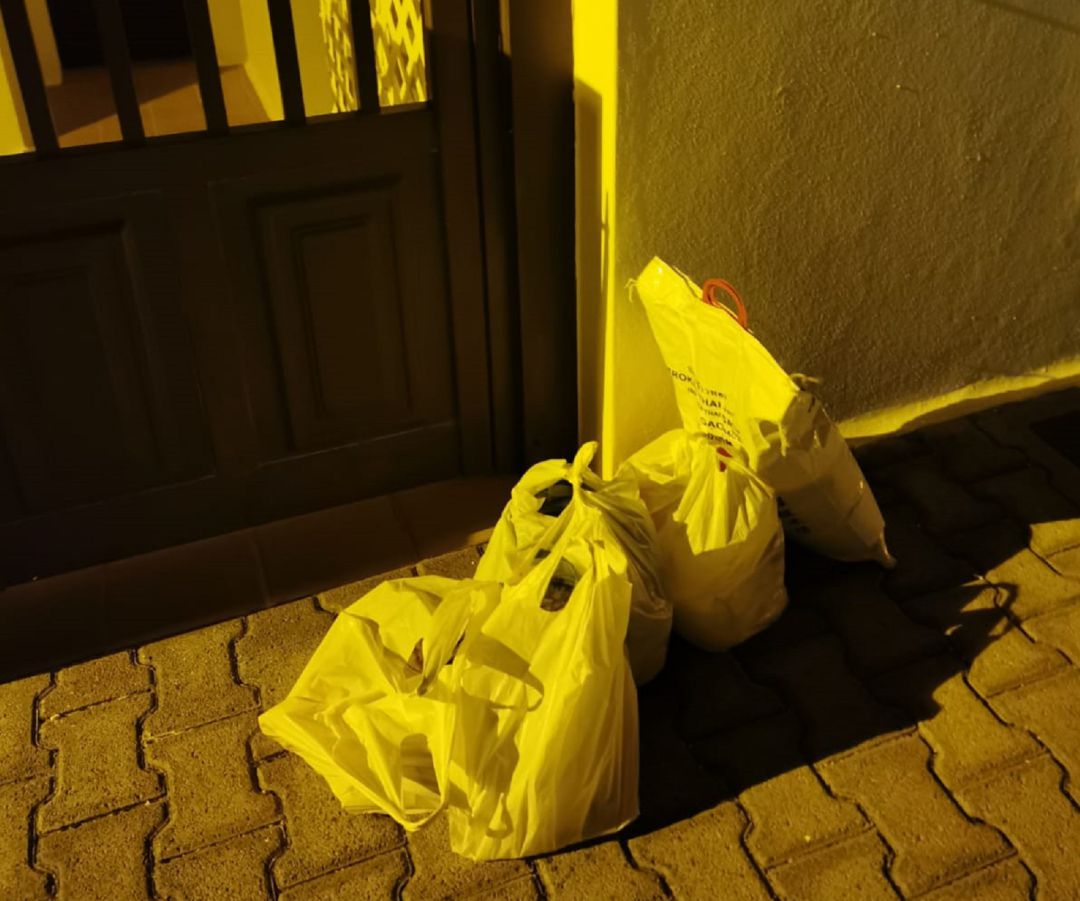 Bolsas de comida para los chinos en cuarentena en Lanzarote, aportadas por la Asociación de Chino Ai Xin. Bolsas de comida para los chinos en cuarentena en Lanzarote, aportadas por la Asociación de Chino Ai Xin.