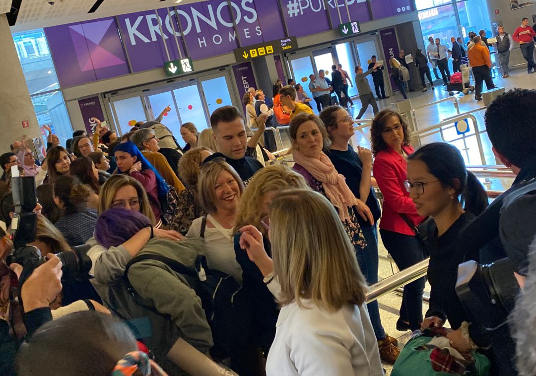 Los estudiantes recibidos por sus padres este miércoles en el Aeropuerto de Málaga Los estudiantes recibidos por sus padres este miércoles en el Aeropuerto de Málaga