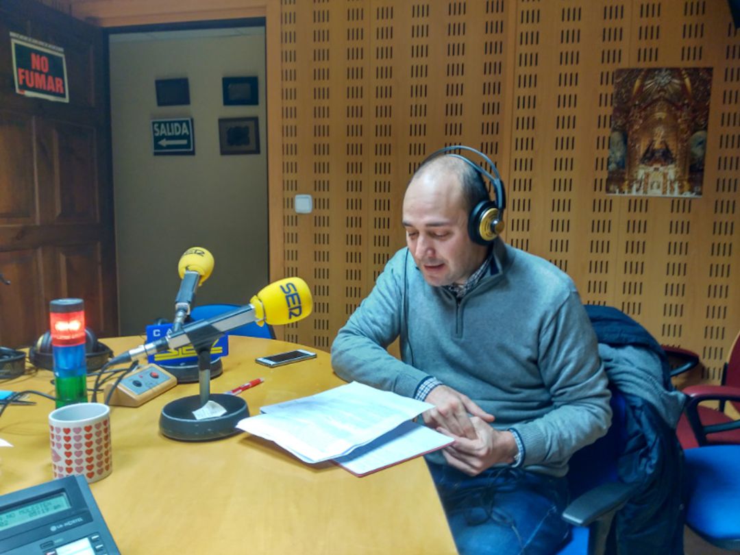 Iván Sánchez en los estudios de SER Norte de Extremadura en su etapa como portavoz municipal del PSOE Iván Sánchez en los estudios de SER Norte de Extremadura en su etapa como portavoz municipal del PSOE