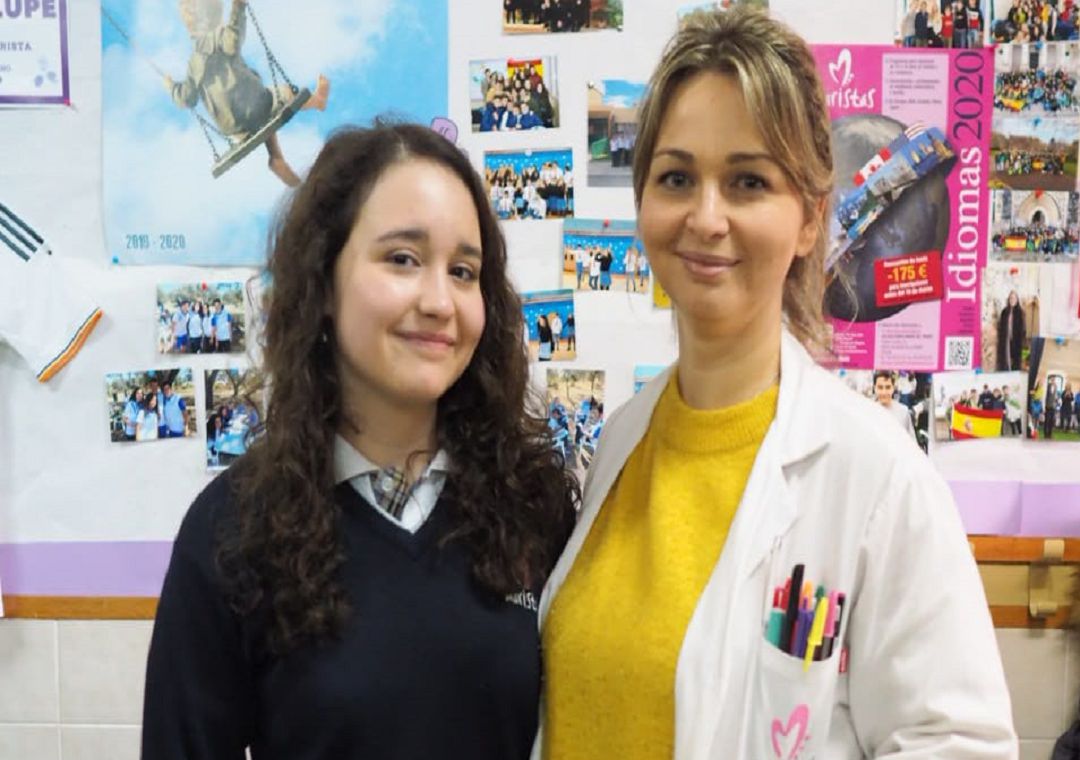 Sofía García con Dña. Rosa Encinas, su profesora de lengua Sofía García con Dña. Rosa Encinas, su profesora de lengua